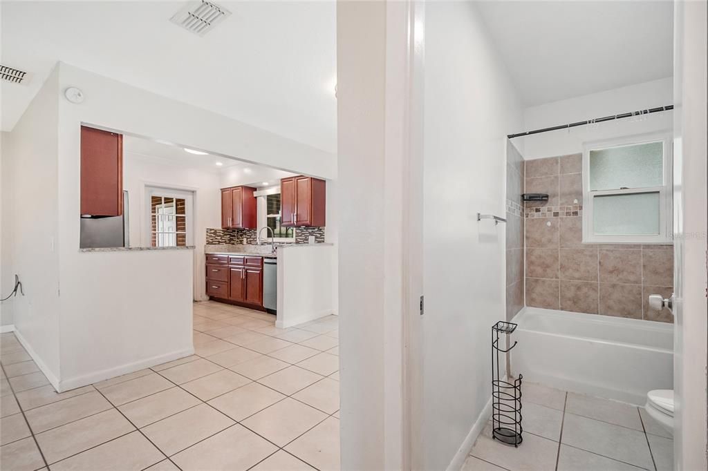 For Sale: $279,900 (3 beds, 3 baths, 1364 Square Feet)