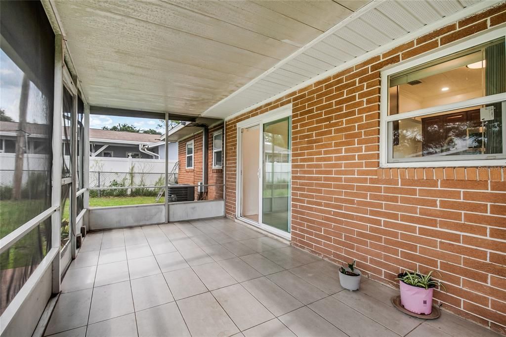 For Sale: $279,900 (3 beds, 3 baths, 1364 Square Feet)
