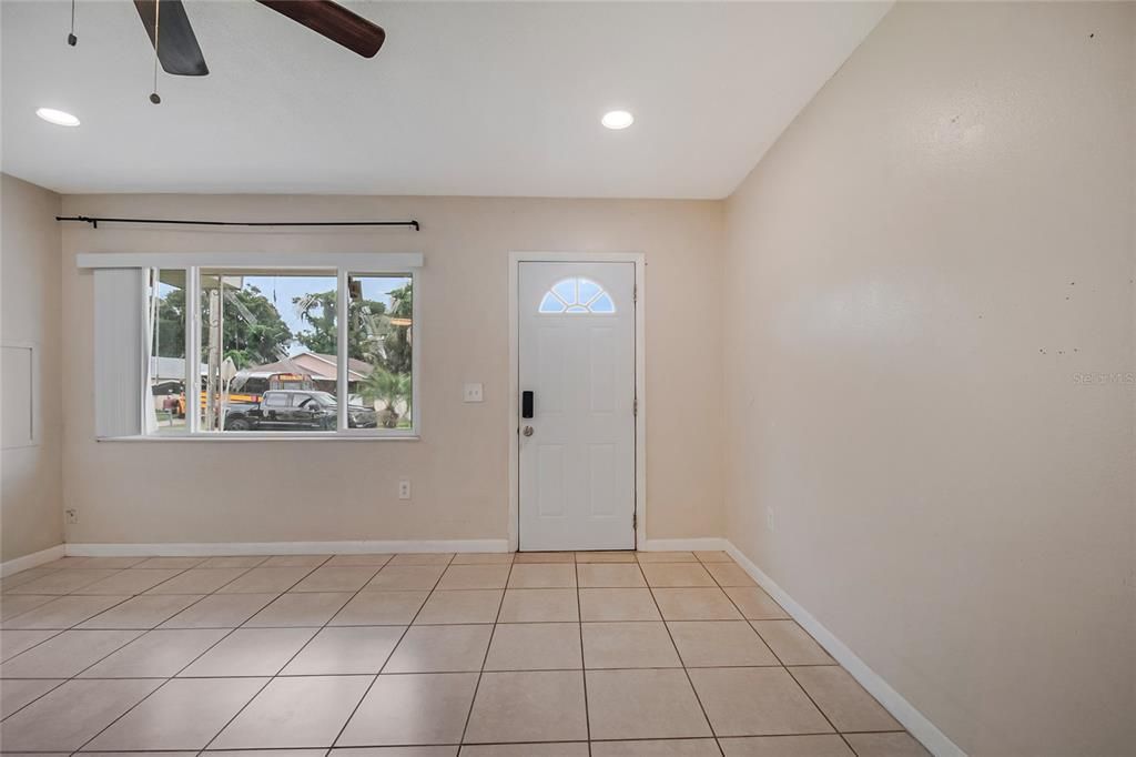 For Sale: $279,900 (3 beds, 3 baths, 1364 Square Feet)