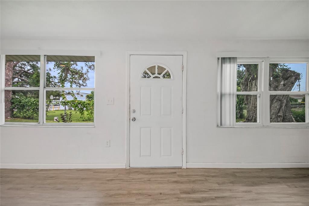 For Sale: $279,900 (3 beds, 3 baths, 1364 Square Feet)