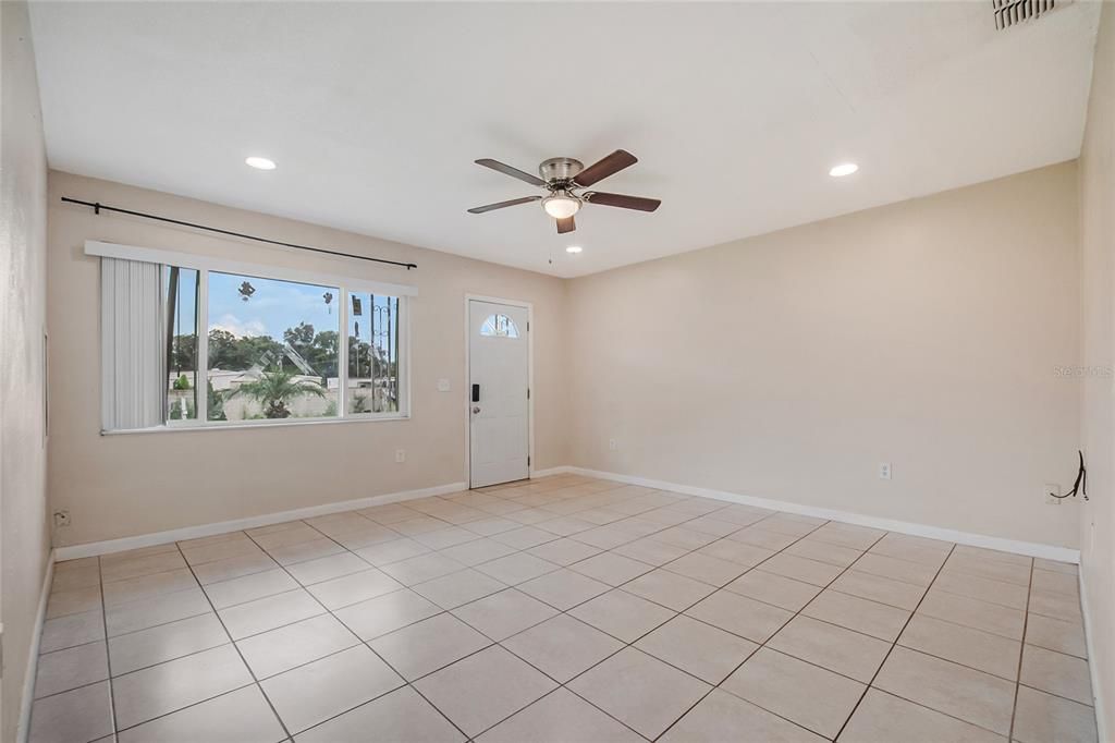 For Sale: $279,900 (3 beds, 3 baths, 1364 Square Feet)