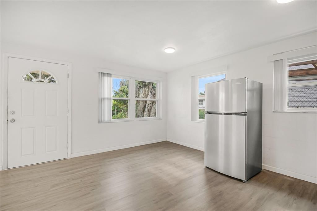 For Sale: $279,900 (3 beds, 3 baths, 1364 Square Feet)