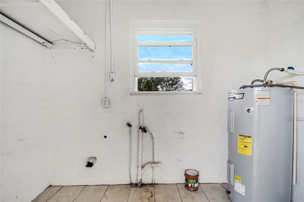 For Sale: $279,900 (3 beds, 3 baths, 1364 Square Feet)