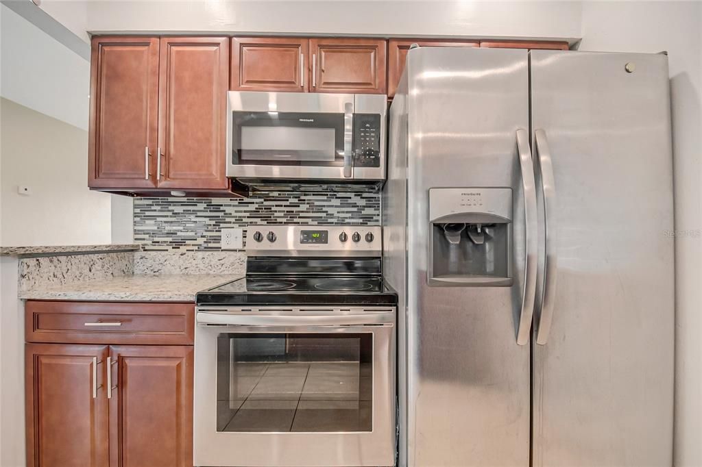 For Sale: $279,900 (3 beds, 3 baths, 1364 Square Feet)