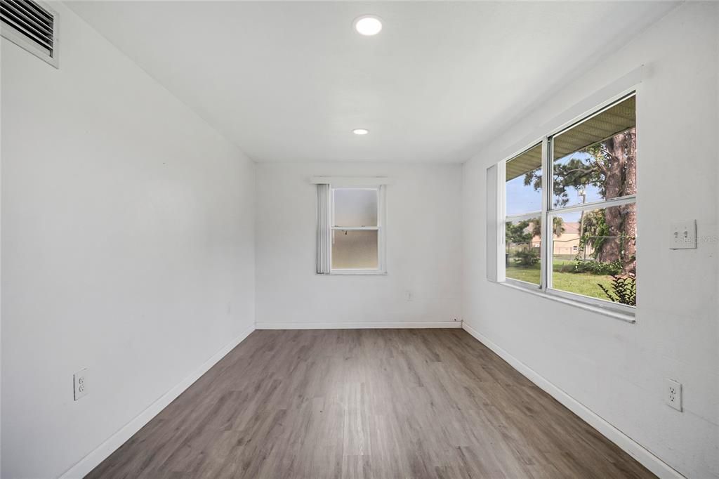 For Sale: $279,900 (3 beds, 3 baths, 1364 Square Feet)