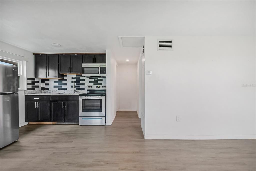 For Sale: $279,900 (3 beds, 3 baths, 1364 Square Feet)