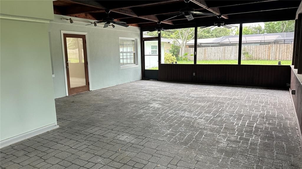 En Venta: $899,000 (4 camas, 2 baños, 2892 Pies cuadrados)