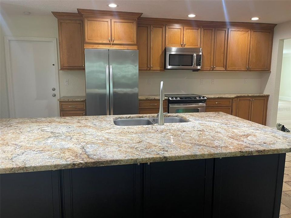 En Venta: $899,000 (4 camas, 2 baños, 2892 Pies cuadrados)