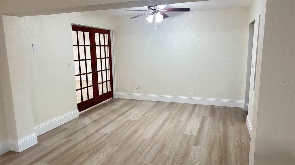 En Venta: $899,000 (4 camas, 2 baños, 2892 Pies cuadrados)