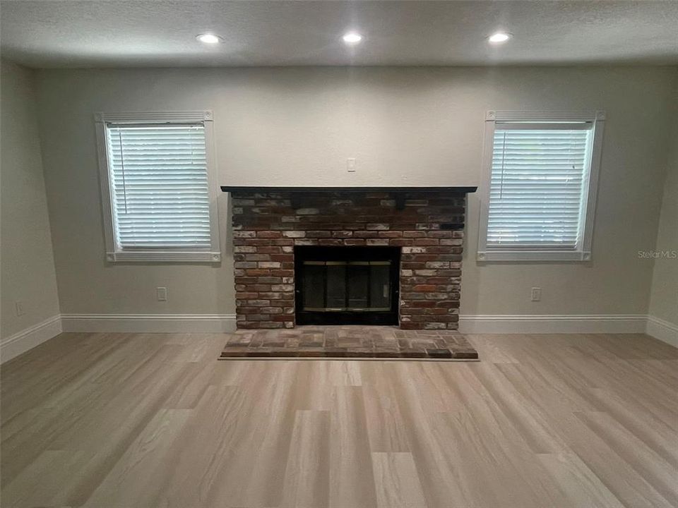En Venta: $899,000 (4 camas, 2 baños, 2892 Pies cuadrados)