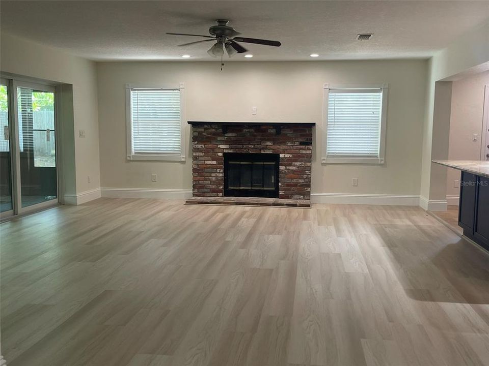 En Venta: $899,000 (4 camas, 2 baños, 2892 Pies cuadrados)