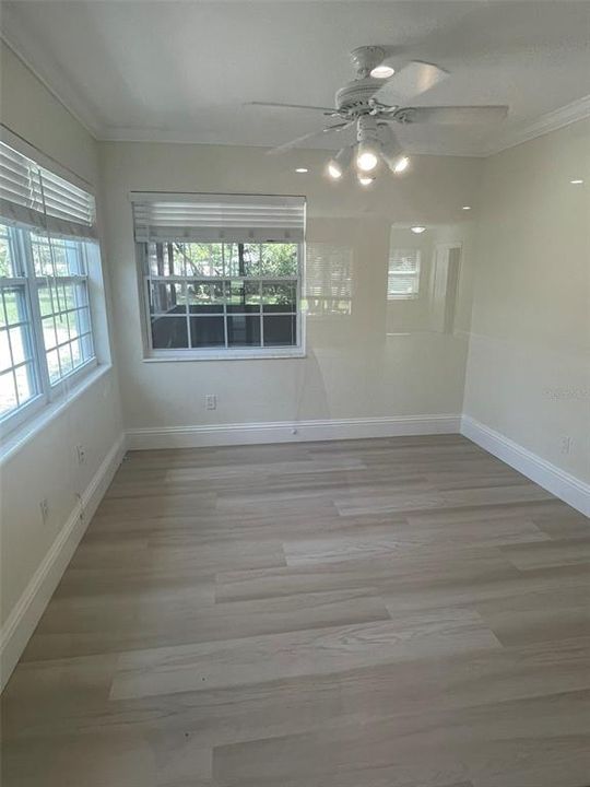En Venta: $899,000 (4 camas, 2 baños, 2892 Pies cuadrados)