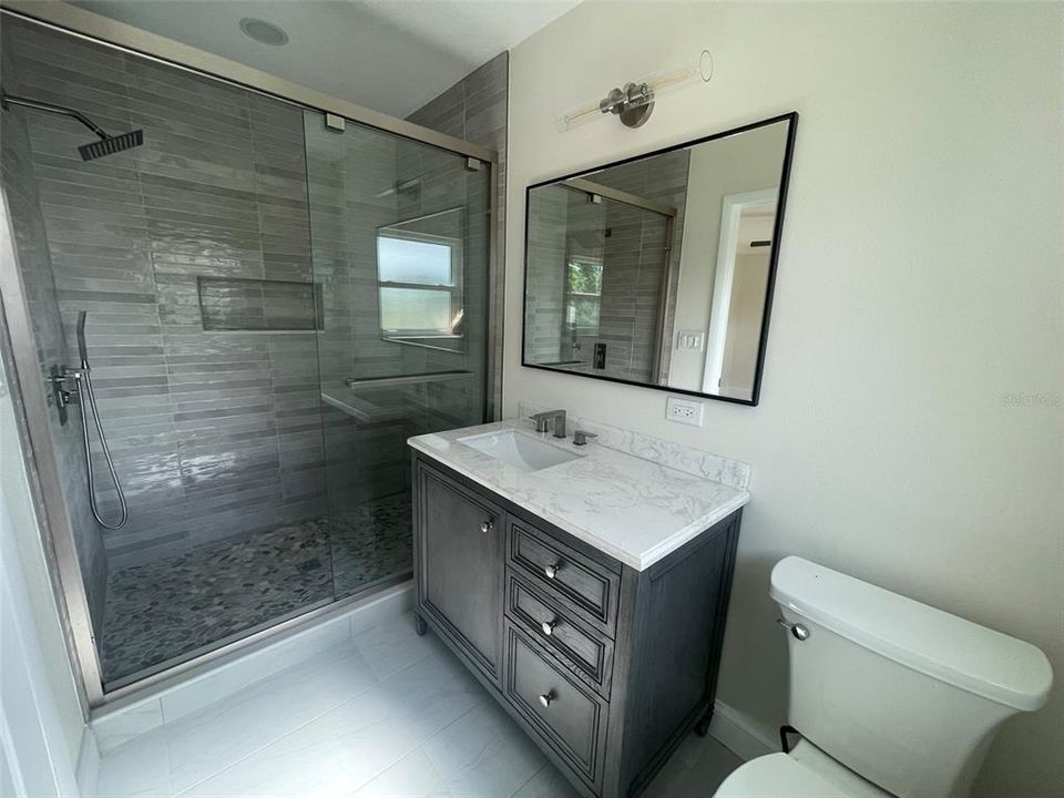 En Venta: $899,000 (4 camas, 2 baños, 2892 Pies cuadrados)