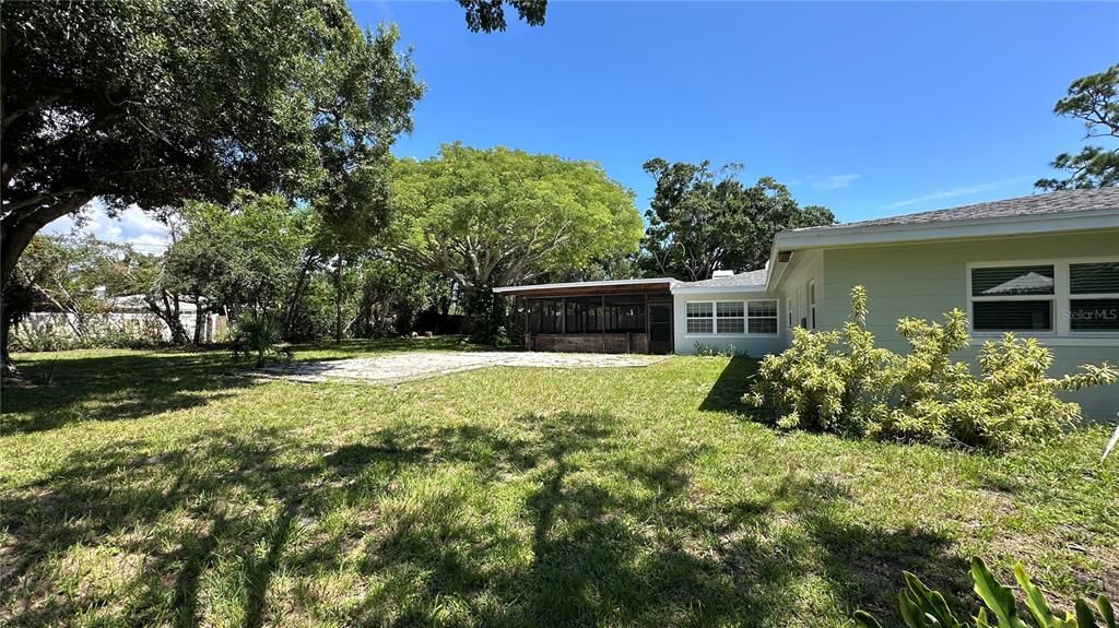 En Venta: $899,000 (4 camas, 2 baños, 2892 Pies cuadrados)