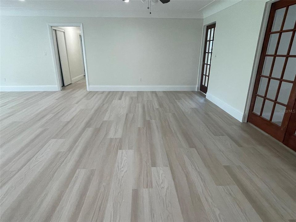 En Venta: $899,000 (4 camas, 2 baños, 2892 Pies cuadrados)