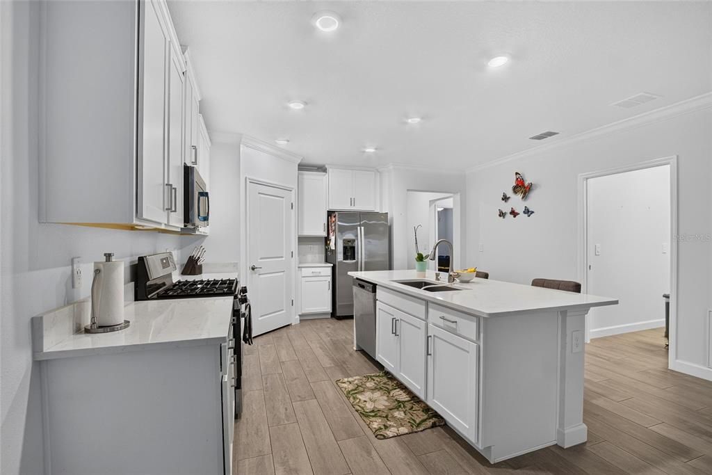 For Sale: $260,000 (2 beds, 2 baths, 1395 Square Feet)