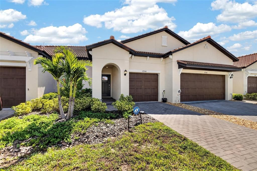 For Sale: $260,000 (2 beds, 2 baths, 1395 Square Feet)