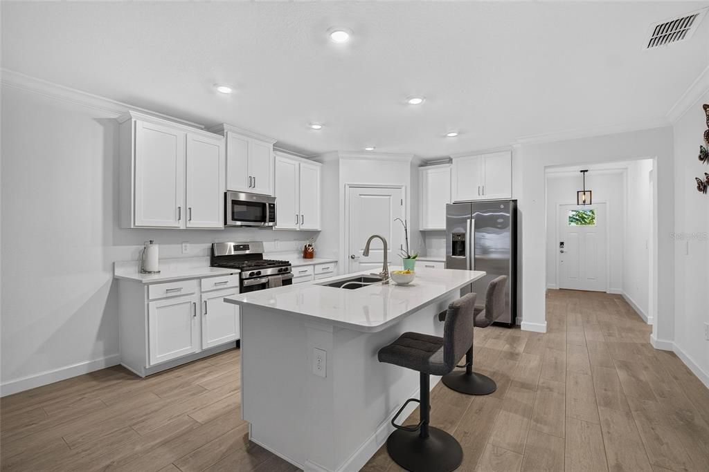 For Sale: $260,000 (2 beds, 2 baths, 1395 Square Feet)
