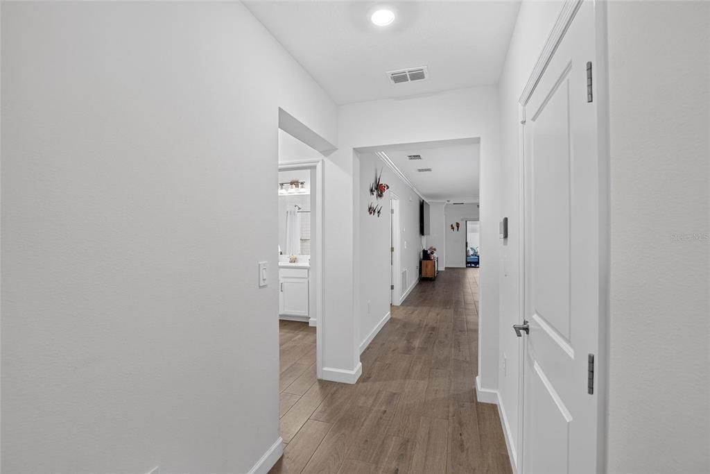 For Sale: $260,000 (2 beds, 2 baths, 1395 Square Feet)