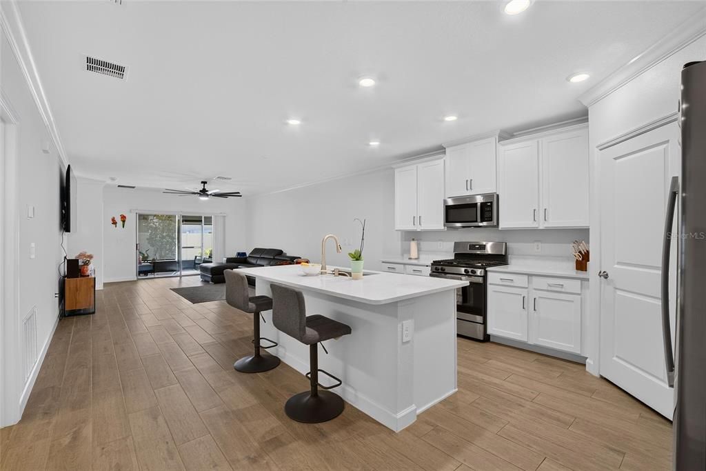 For Sale: $260,000 (2 beds, 2 baths, 1395 Square Feet)
