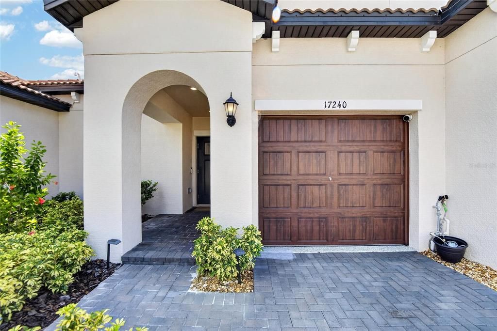 For Sale: $260,000 (2 beds, 2 baths, 1395 Square Feet)