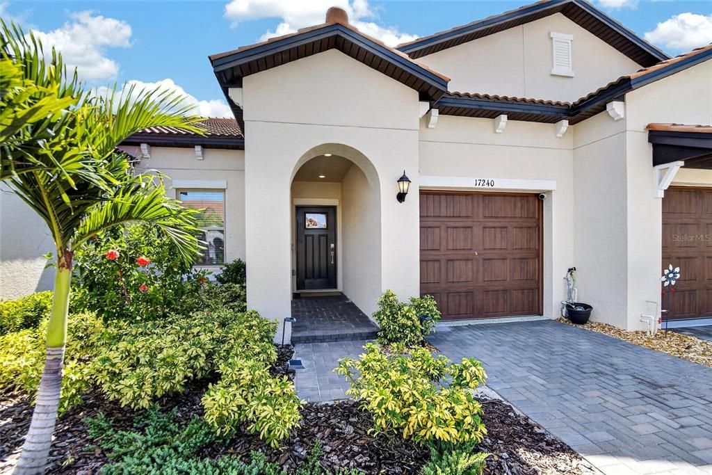 For Sale: $260,000 (2 beds, 2 baths, 1395 Square Feet)