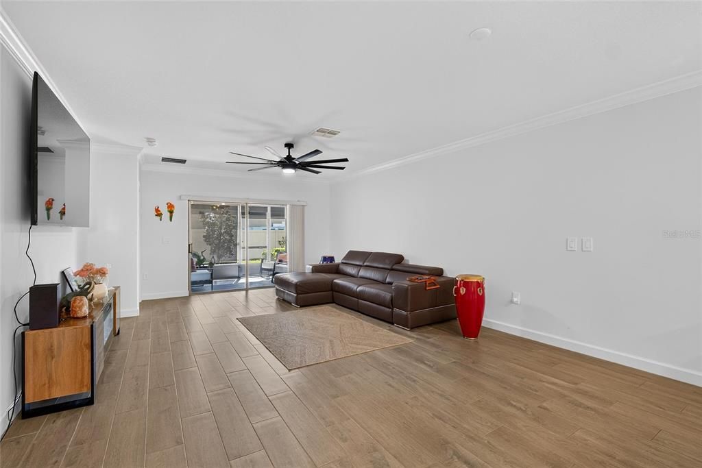 For Sale: $260,000 (2 beds, 2 baths, 1395 Square Feet)