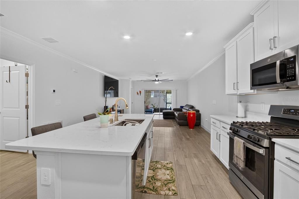 For Sale: $260,000 (2 beds, 2 baths, 1395 Square Feet)