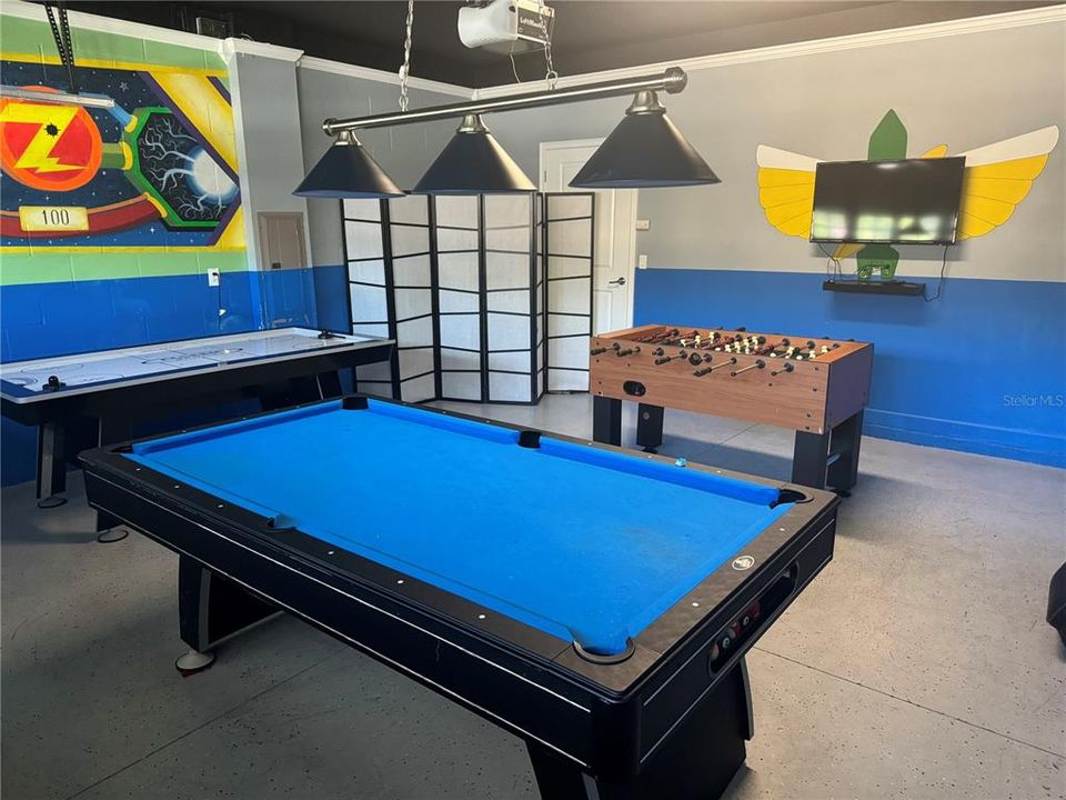 For Sale: $800,000 (8 beds, 5 baths, 3909 Square Feet)