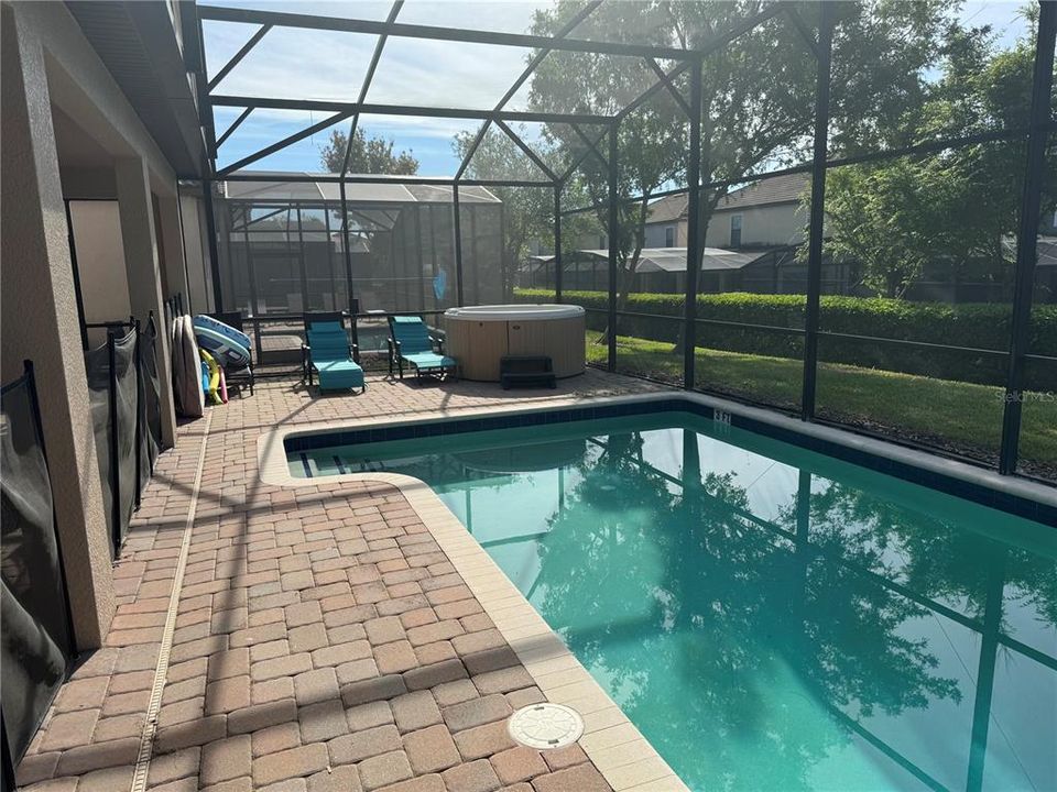 For Sale: $800,000 (8 beds, 5 baths, 3909 Square Feet)