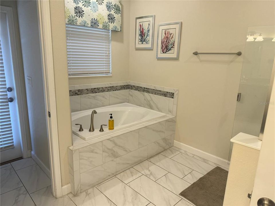 For Sale: $800,000 (8 beds, 5 baths, 3909 Square Feet)