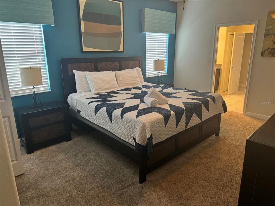 For Sale: $800,000 (8 beds, 5 baths, 3909 Square Feet)