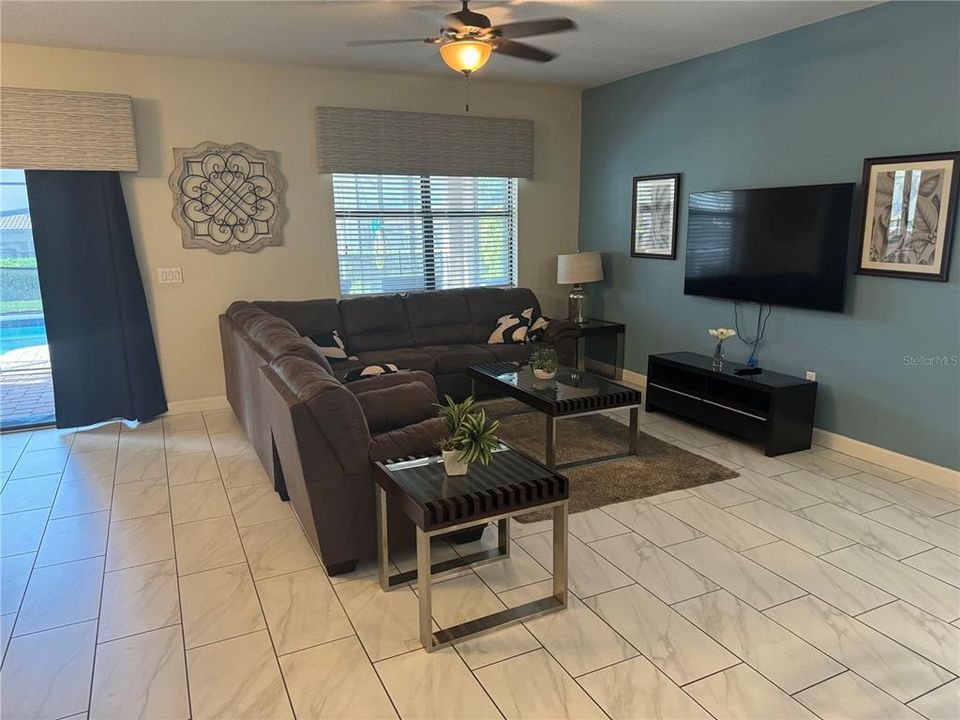 For Sale: $800,000 (8 beds, 5 baths, 3909 Square Feet)