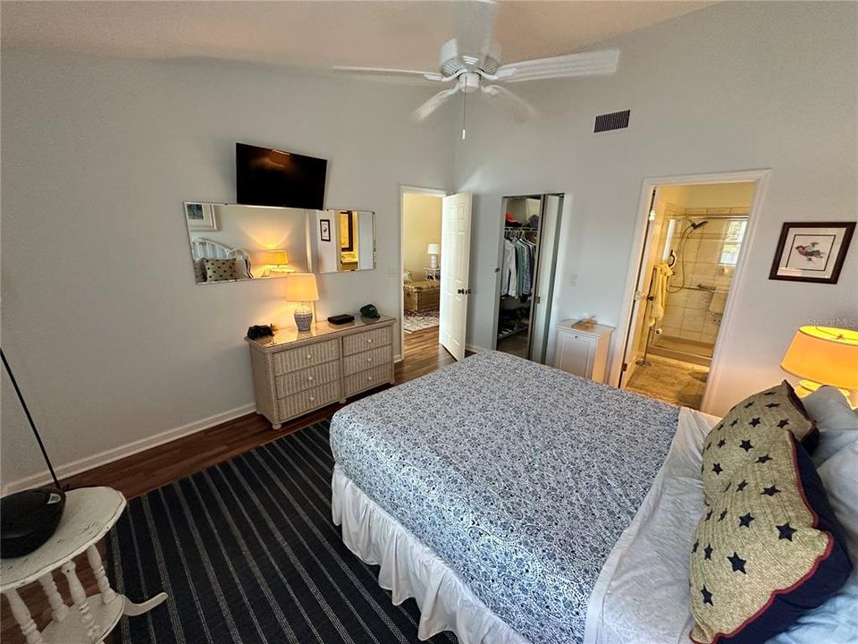 For Rent: $2,500 (2 beds, 2 baths, 1368 Square Feet)