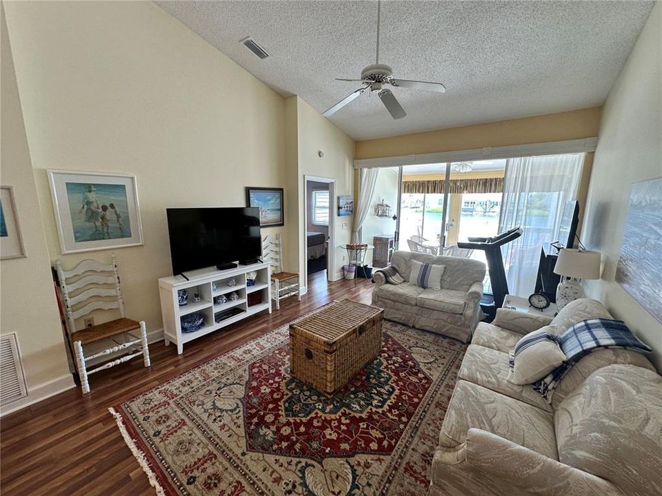 For Rent: $2,500 (2 beds, 2 baths, 1368 Square Feet)
