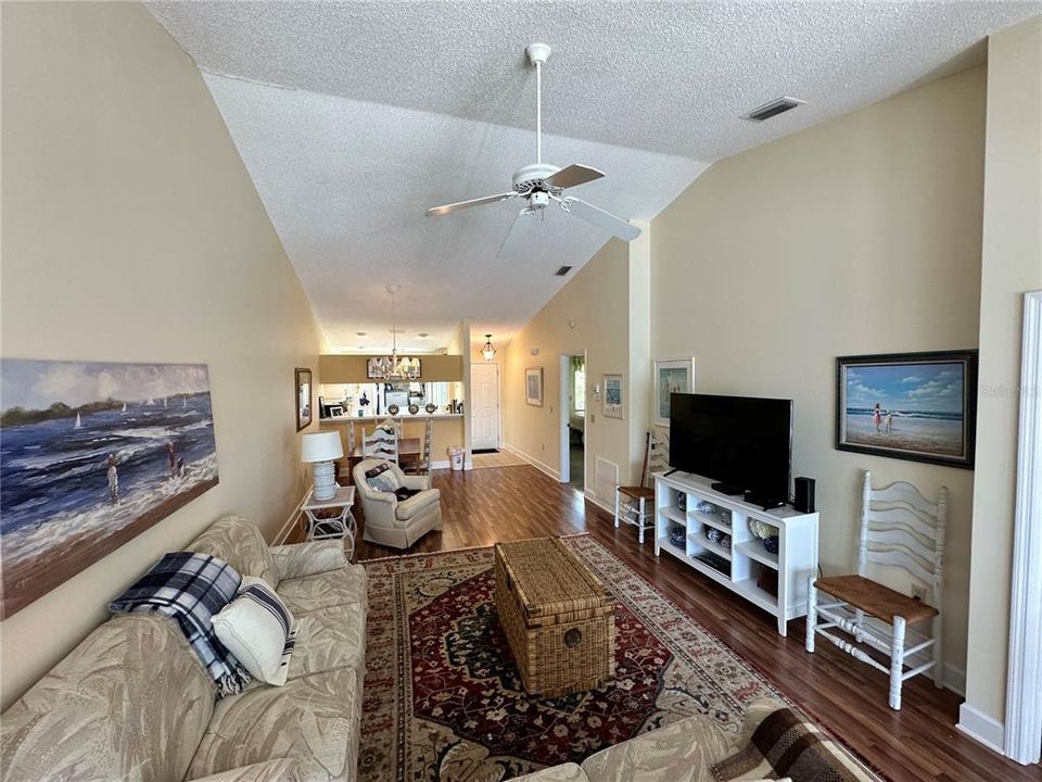 For Rent: $2,500 (2 beds, 2 baths, 1368 Square Feet)