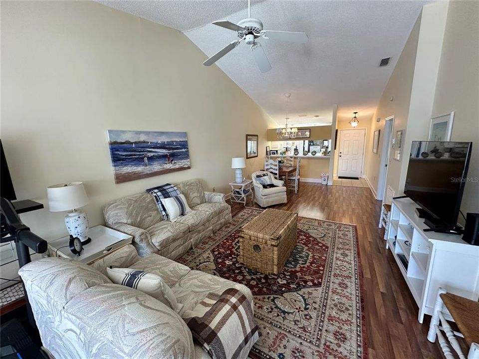 For Rent: $2,500 (2 beds, 2 baths, 1368 Square Feet)