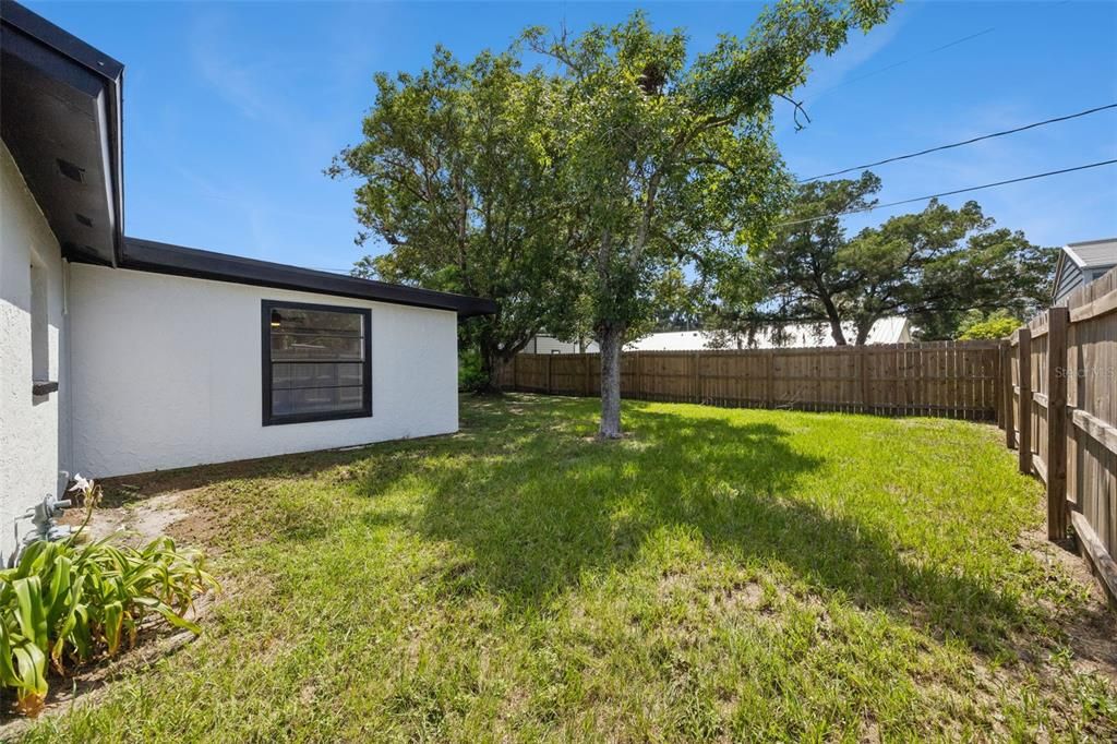 For Sale: $320,000 (4 beds, 2 baths, 1922 Square Feet)