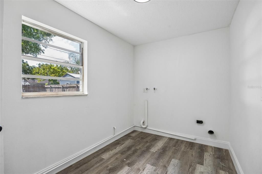 For Sale: $320,000 (4 beds, 2 baths, 1922 Square Feet)