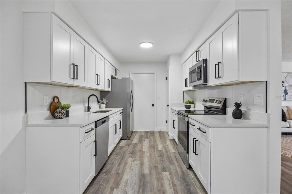 For Sale: $320,000 (4 beds, 2 baths, 1922 Square Feet)
