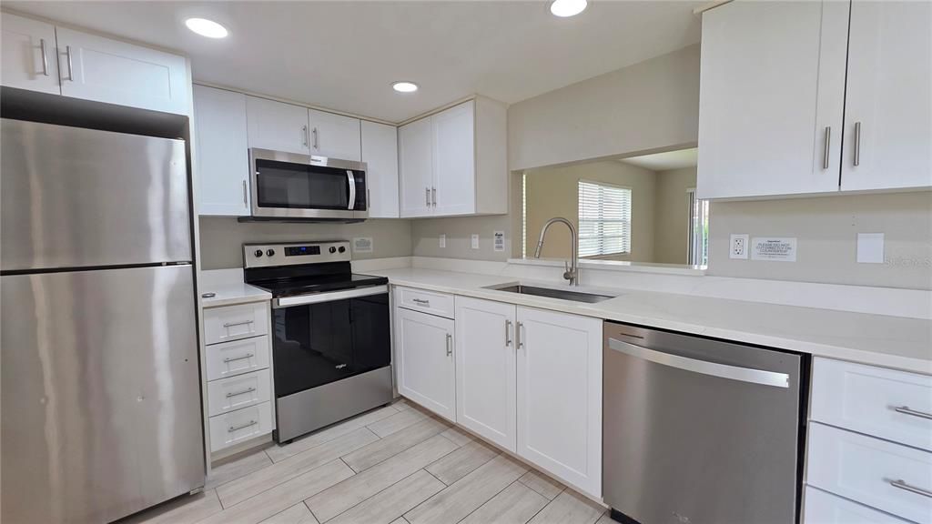 For Rent: $1,800 (2 beds, 2 baths, 981 Square Feet)