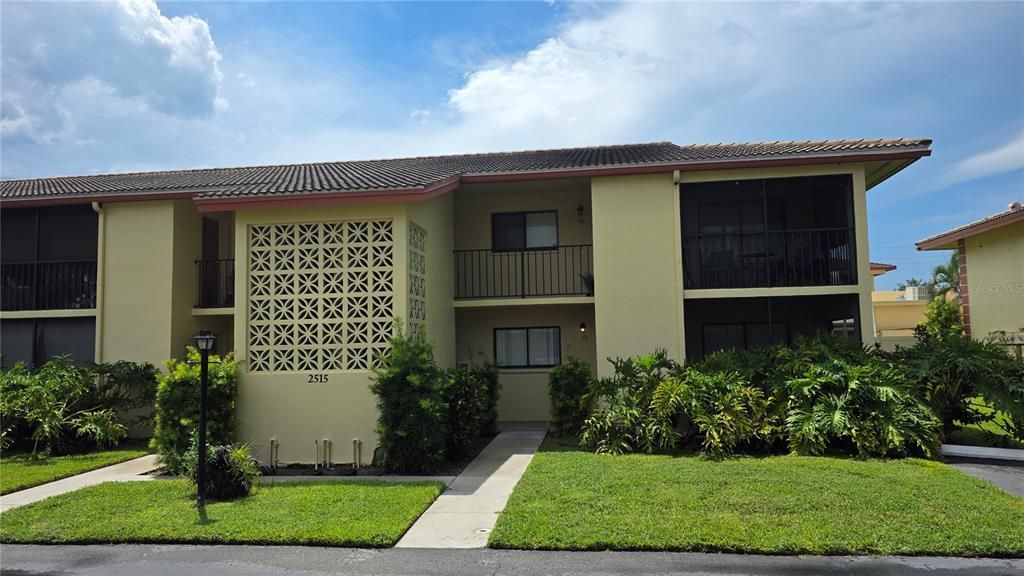 For Rent: $1,800 (2 beds, 2 baths, 981 Square Feet)