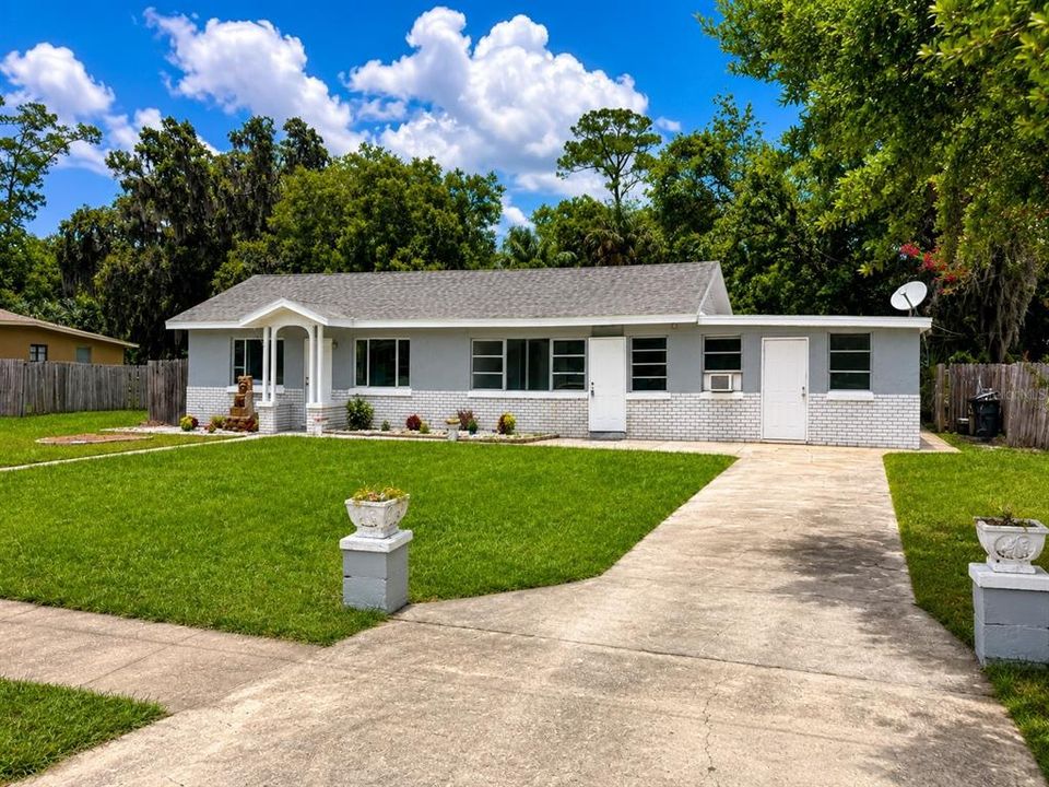 For Sale: $349,900 (4 beds, 3 baths, 1564 Square Feet)