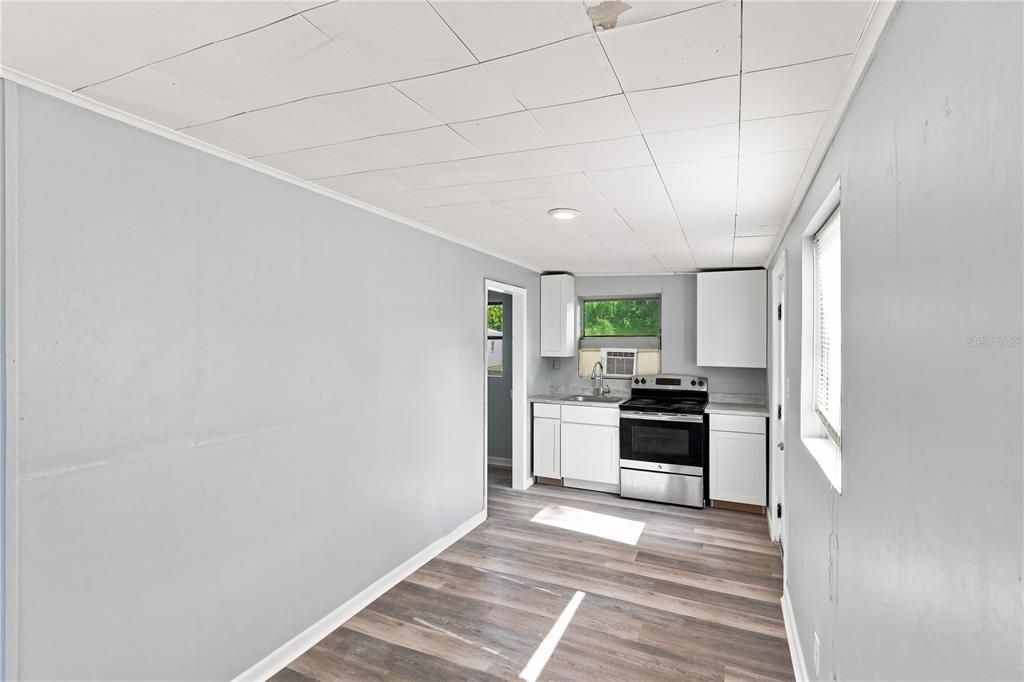 For Sale: $349,900 (4 beds, 3 baths, 1564 Square Feet)