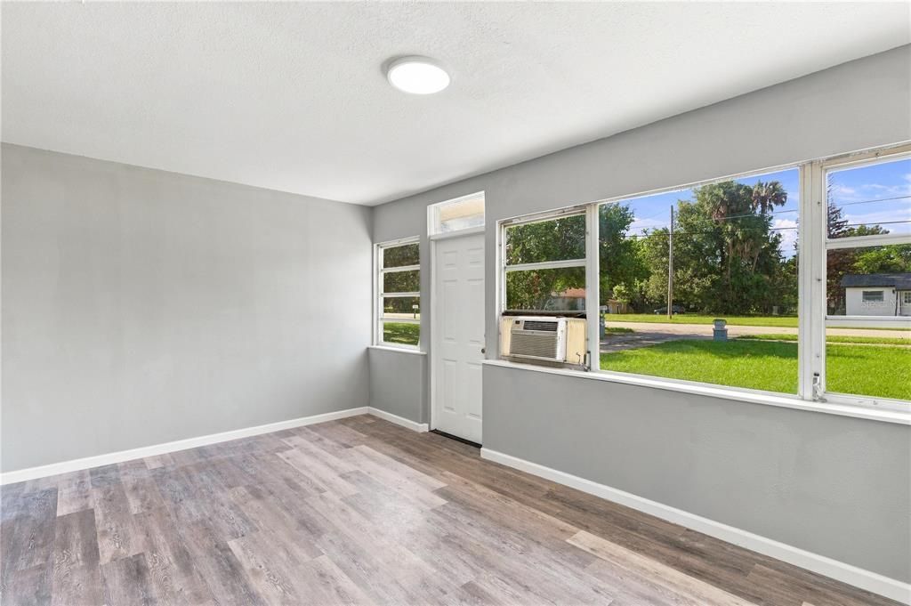 For Sale: $349,900 (4 beds, 3 baths, 1564 Square Feet)