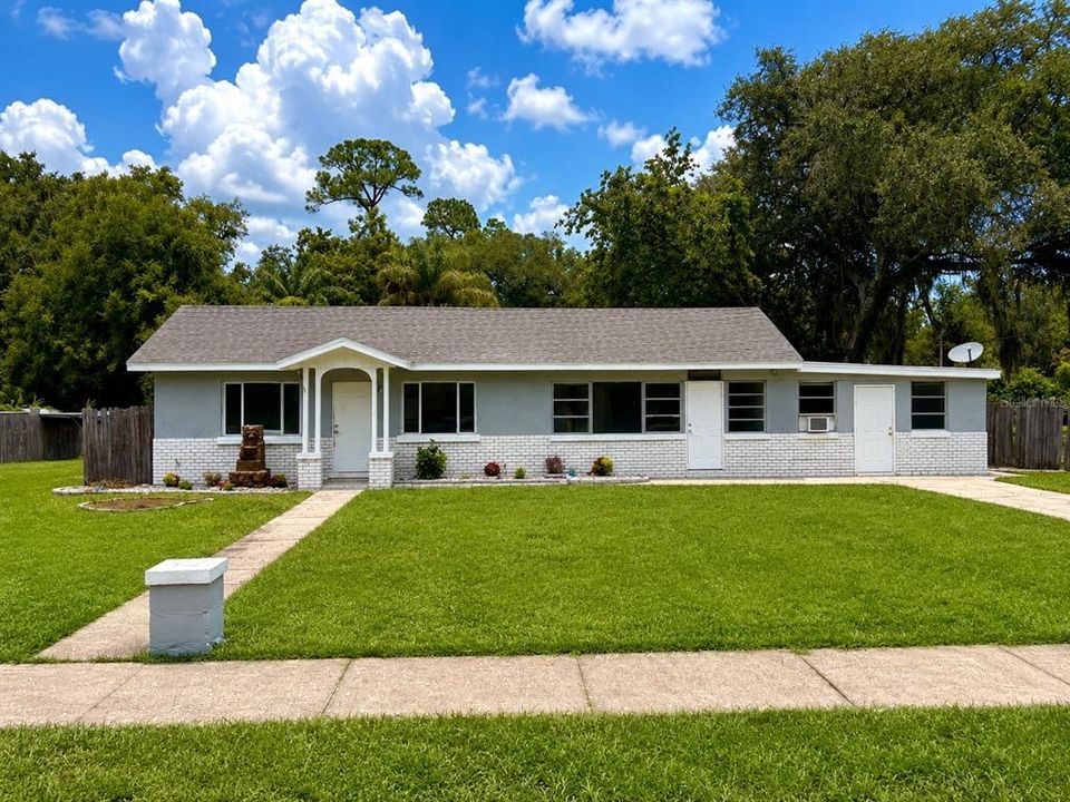 For Sale: $349,900 (4 beds, 3 baths, 1564 Square Feet)