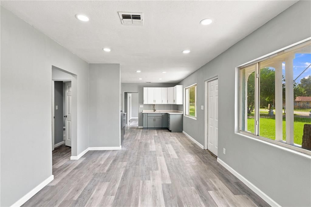 For Sale: $349,900 (4 beds, 3 baths, 1564 Square Feet)