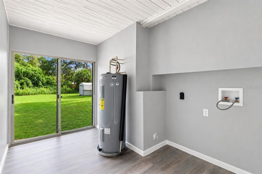 For Sale: $349,900 (4 beds, 3 baths, 1564 Square Feet)