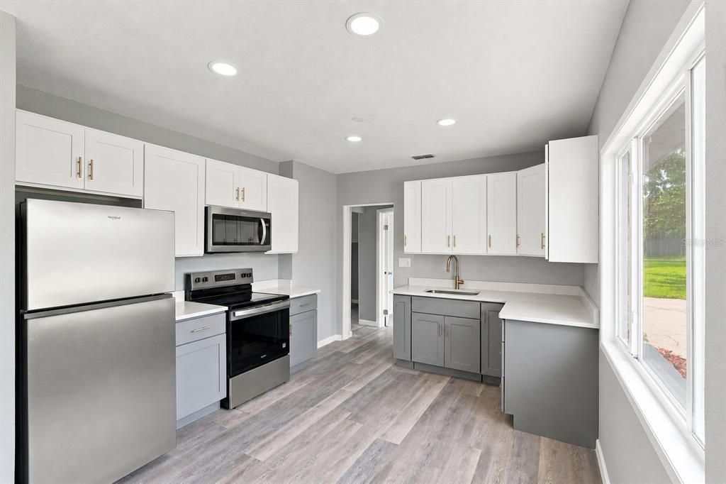 For Sale: $349,900 (4 beds, 3 baths, 1564 Square Feet)