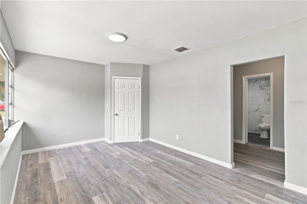 For Sale: $349,900 (4 beds, 3 baths, 1564 Square Feet)